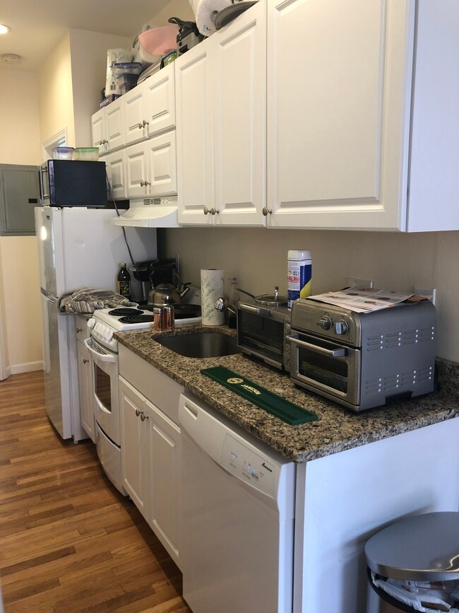 27 Phillips St, Unit 3