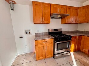 8638 MacArthur Blvd in Oakland, CA - Foto de edificio - Building Photo