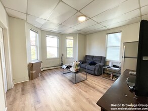 1572 Tremont St, Unit 2 in Boston, MA - Building Photo - Building Photo