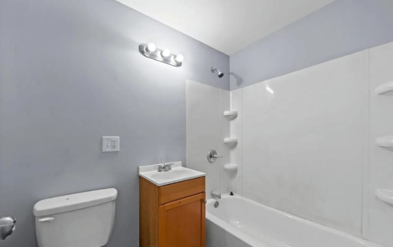 7617 S Colfax Ave in Chicago, IL - Building Photo