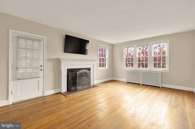 4809 Wellington Dr in Chevy Chase, MD - Building Photo - Building Photo