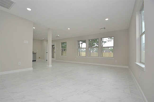 631 Aweigh Dr in Crosby, TX - Building Photo - Building Photo