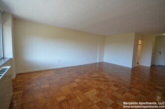 75 Monmouth St, Unit 1 in Brookline, MA - Building Photo - Building Photo