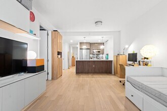 160 1st St in Jersey City, NJ - Building Photo - Building Photo