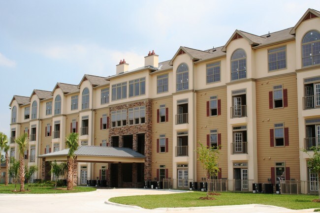 Uvalde Ranch Apartments in Houston, TX - Foto de edificio - Building Photo