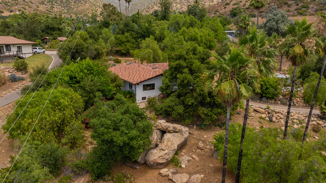 2267 McNell Rd in Ojai, CA - Foto de edificio - Building Photo