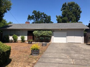 3640 Wallace Rd in Santa Rosa, CA - Building Photo - Building Photo