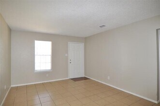2032 Oakwood Ct in Arlington, TX - Building Photo - Building Photo