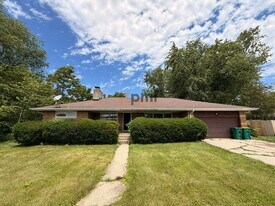 330 E 69th Pl in Merrillville, IN - Building Photo