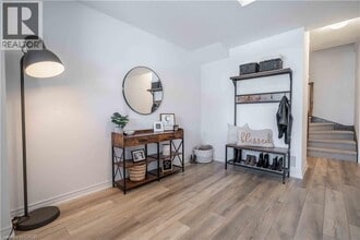 4882 Connor Dr in Beamsville, ON - Building Photo - Building Photo