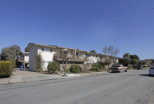 Royal Oaks in Monterey, CA - Building Photo