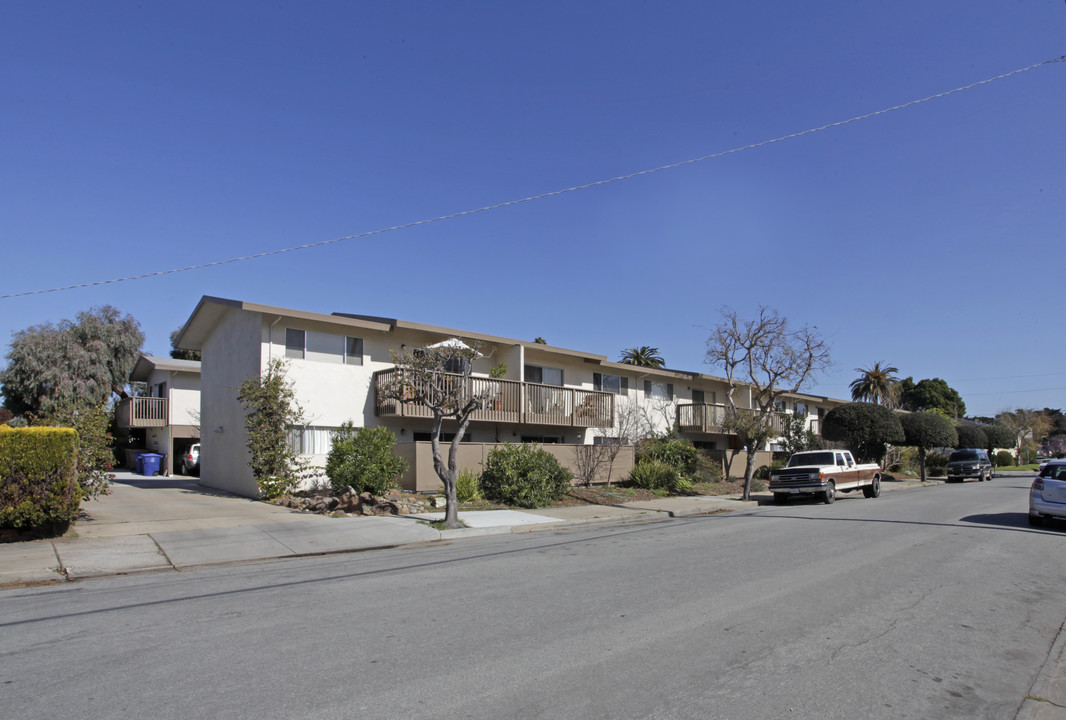 Royal Oaks in Monterey, CA - Foto de edificio