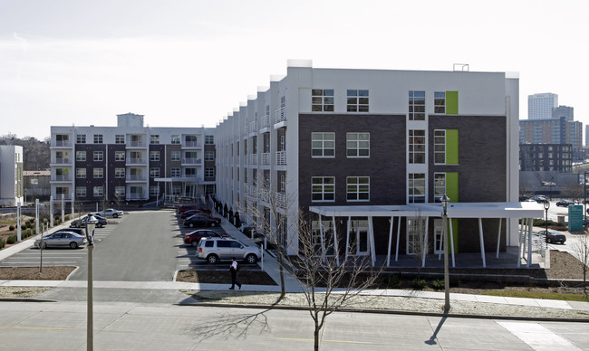 Beerline B Apartments in Milwaukee, WI - Foto de edificio - Building Photo