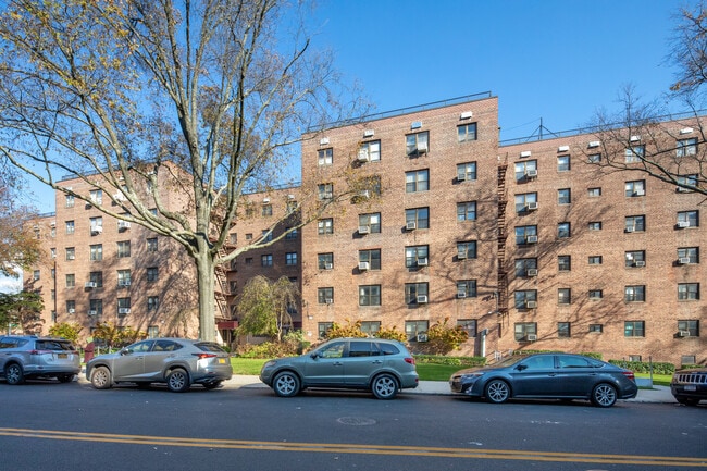 8740 Francis Lewis Blvd in Queens Village, NY - Building Photo - Building Photo