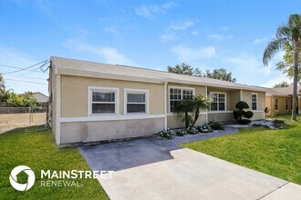 3182 SE East Blackwell Dr in Port St. Lucie, FL - Building Photo - Building Photo