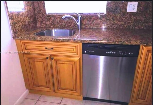 6507 Winfield Blvd in Margate, FL - Building Photo - Building Photo