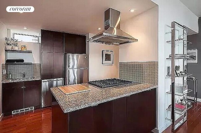 306 W 48th St in New York, NY - Building Photo - Building Photo