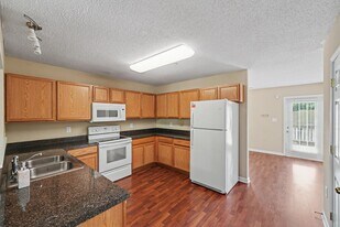 118 Steam Engine Dr in Mooresville, NC - Building Photo