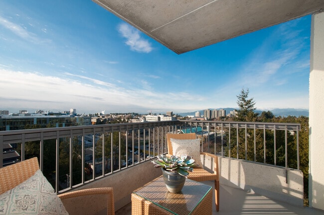 Chancellor Court in Vancouver, BC - Building Photo - Building Photo