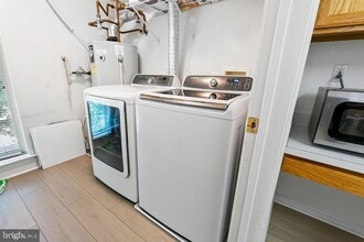 6223 Wild Swan Way in Columbia, MD - Foto de edificio - Building Photo