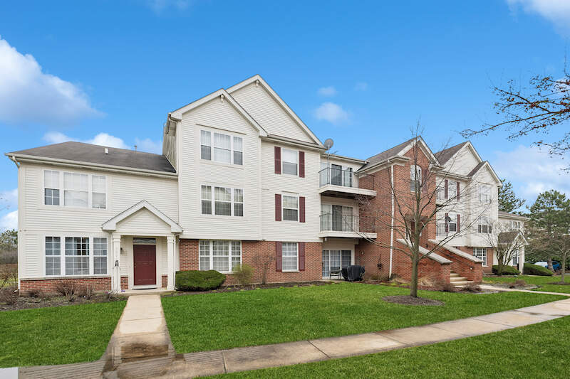 690 Mill Cir in Wheeling, IL - Building Photo