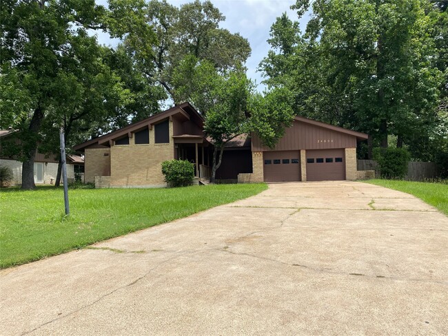 24600 Darkwood Ct in Huntsville, TX - Building Photo - Building Photo