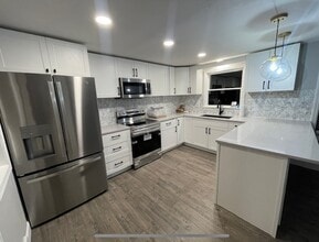 1792 Manchester Rd in Glastonbury, CT - Building Photo - Building Photo