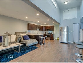 8136 S Kedzie Ave in Chicago, IL - Foto de edificio - Building Photo