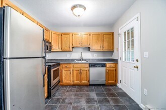 26 Glen Ridge Ct in New Milford, CT - Building Photo - Building Photo