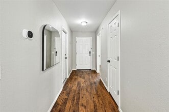 6813 Sabrina Dr in Austin, TX - Foto de edificio - Building Photo