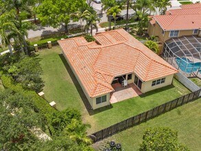16305 NW 15th St in Pembroke Pines, FL - Foto de edificio - Building Photo