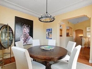 218111 E Yanonali St in Santa Barbara, CA - Foto de edificio - Building Photo