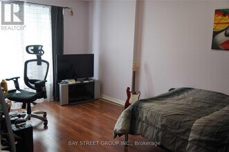 33 Winborne Rd in Vaughan, ON - Building Photo - Building Photo