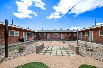 917 Amherst Dr SE in Albuquerque, NM - Building Photo - Building Photo