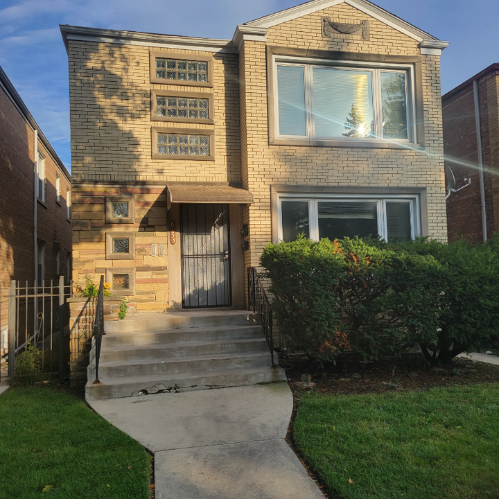 8153 S Saginaw Ave-Unit -1st floor in Chicago, IL - Building Photo