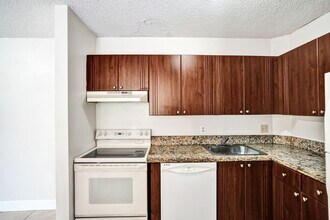 10773 CLEARY Blvd in Plantation, FL - Building Photo - Building Photo