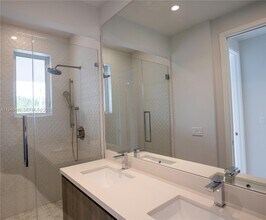 3374 Day Ave in Miami, FL - Building Photo - Building Photo