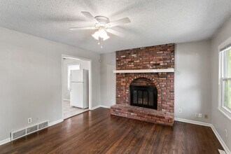 6401 120th Terrace in Grandview, MO - Building Photo - Building Photo