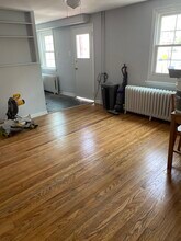 893 Penn St, Unit Apt B in Bryn Mawr, PA - Building Photo - Building Photo