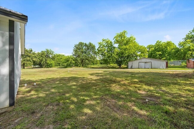 108 W Locust St in Campbell, TX - Building Photo - Building Photo