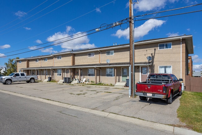 1002 11 Av SE in High River, AB - Building Photo - Building Photo