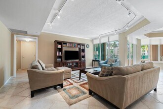 100 SE 5th Ave in Boca Raton, FL - Building Photo - Building Photo