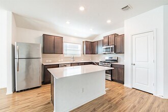 322 Arnage Dr in Hutto, TX - Building Photo - Building Photo