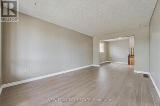 3 Envoy Blvd in Hamilton, ON - Building Photo - Building Photo