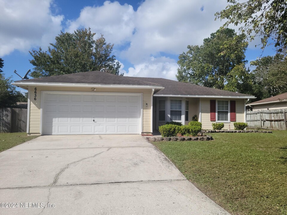 6636 Juniper Creek Dr in Jacksonville, FL - Foto de edificio