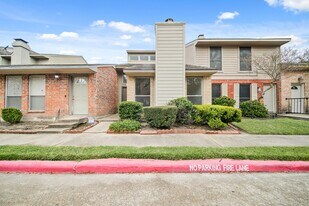 9393 Westwood Village Dr in Houston, TX - Building Photo