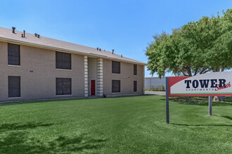 Tower South Apartments in Beeville, TX - Building Photo - Building Photo