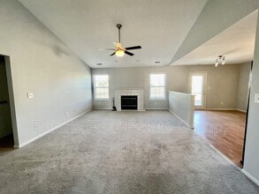 8241 Brambleberry Dr in Indianapolis, IN - Foto de edificio - Building Photo