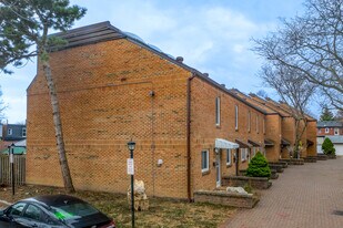 442 Perth Av in Toronto, ON - Building Photo