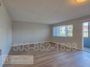 12345 SW Hall Blvd in Portland, OR - Building Photo - Building Photo